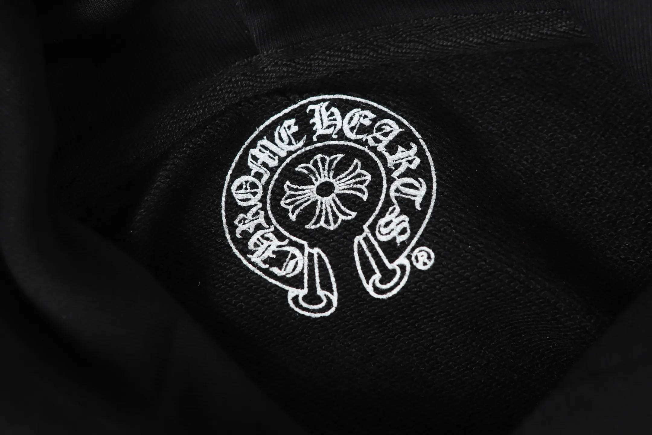 P230 Cross-border model, please do not place an order if you are pursuing quality - Chrome Hearts/Chrome Hearts basic horseshoe Sanskrit printed hooded sweatshirt - High weight, high density and high quality. The wool is soft, delicate and skin-friendly. Soft and silky to the touch. Excellent warmth and skin-friendly properties. - Custom-woven and custom-dyed, no color difference. No matter the fabric or workmanship details, it beats the ordinary version on the market. - Hardware zipper accessories are all customized, full of details - Color: black white - Size: S M L XL